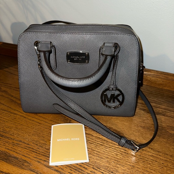 Michael Kors handbag with shoulder strap. Never used. - Picture 4 of 7